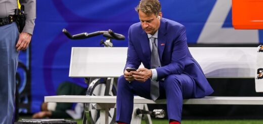 Kiffin Breaks Down Coaching Job Standards, Highlights Structural Edge for Blue Blood Schools  If you want it in a specific tone (serious, catchy, SEO-friendly), tell me and I’ll tailor it.